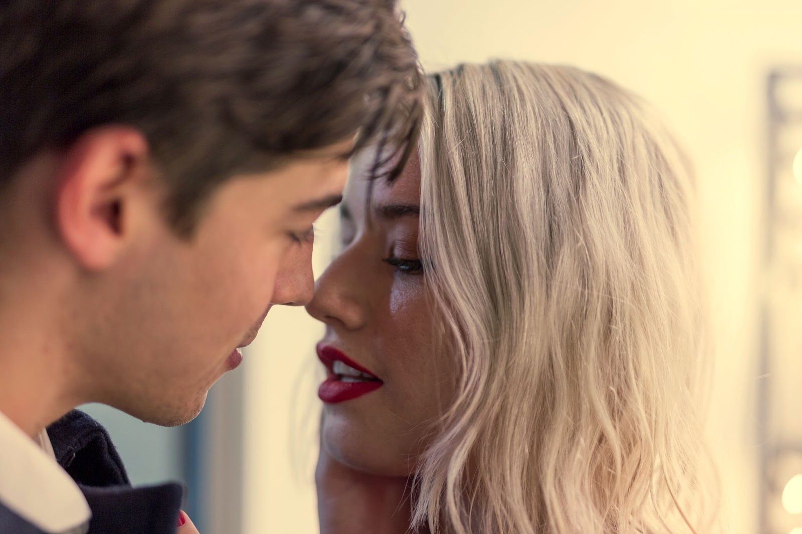 Романтический вечер с вином и свечами для интимного разговора