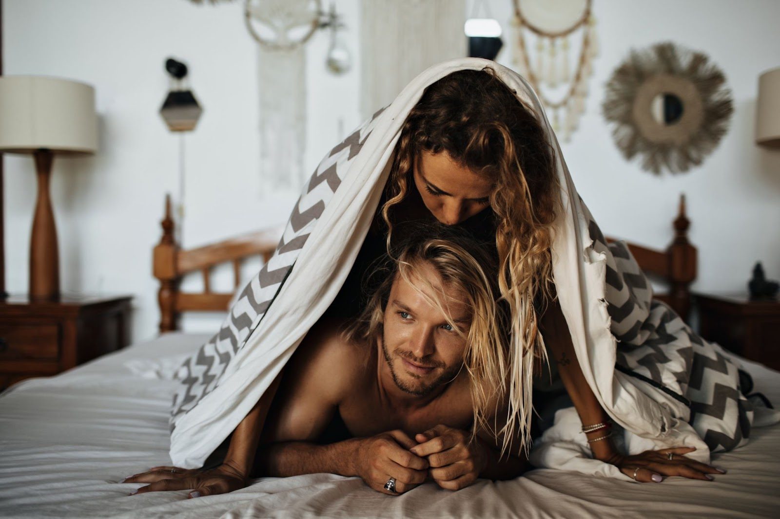 Поза "догги-стайл" для глубокой стимуляции и быстрого оргазма