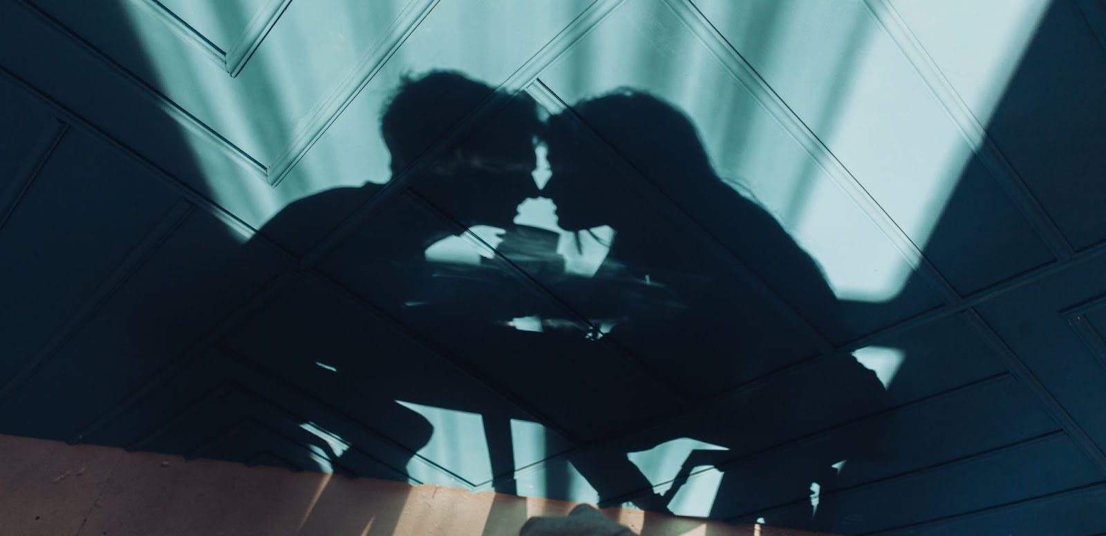 Что такое открытый брак: принципы, психология и практика