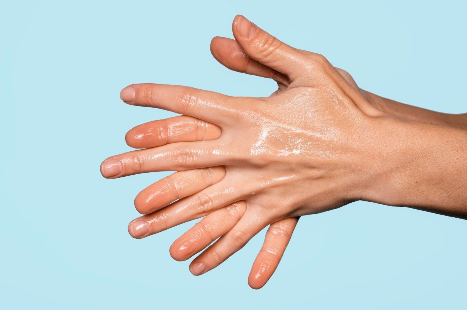 Различные типы лубрикантов для мужской стимуляции: водная, силиконовая и масляная основы