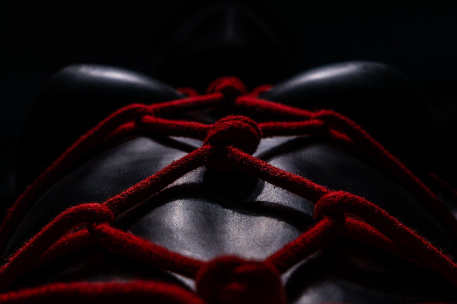 Безопасная обвязка груди в технике шибари