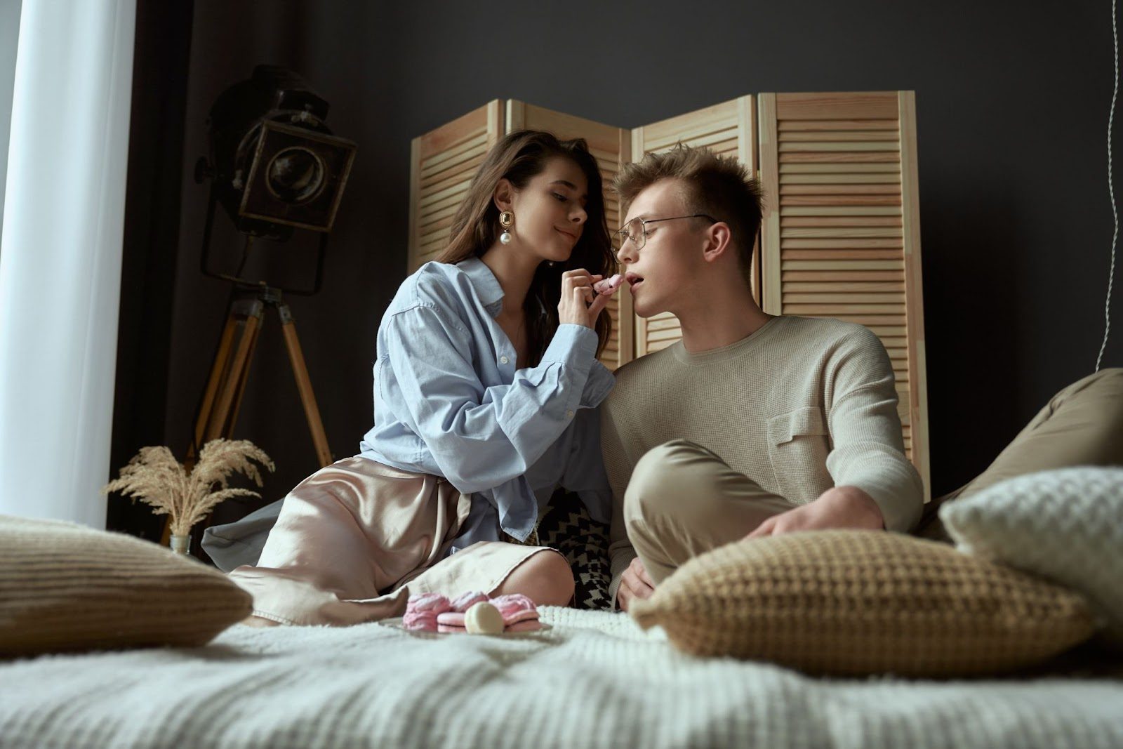 Влюбленные, создающие безопасное пространство для обсуждения интимных тем
