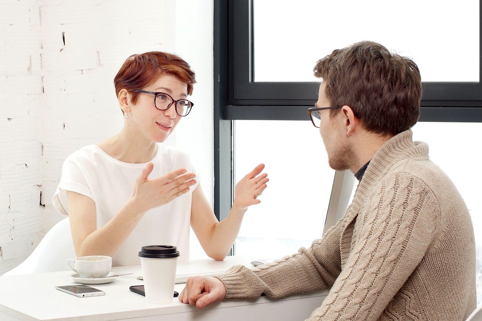 Партнеры совместно вырабатывают компромиссное решение спорной ситуации
