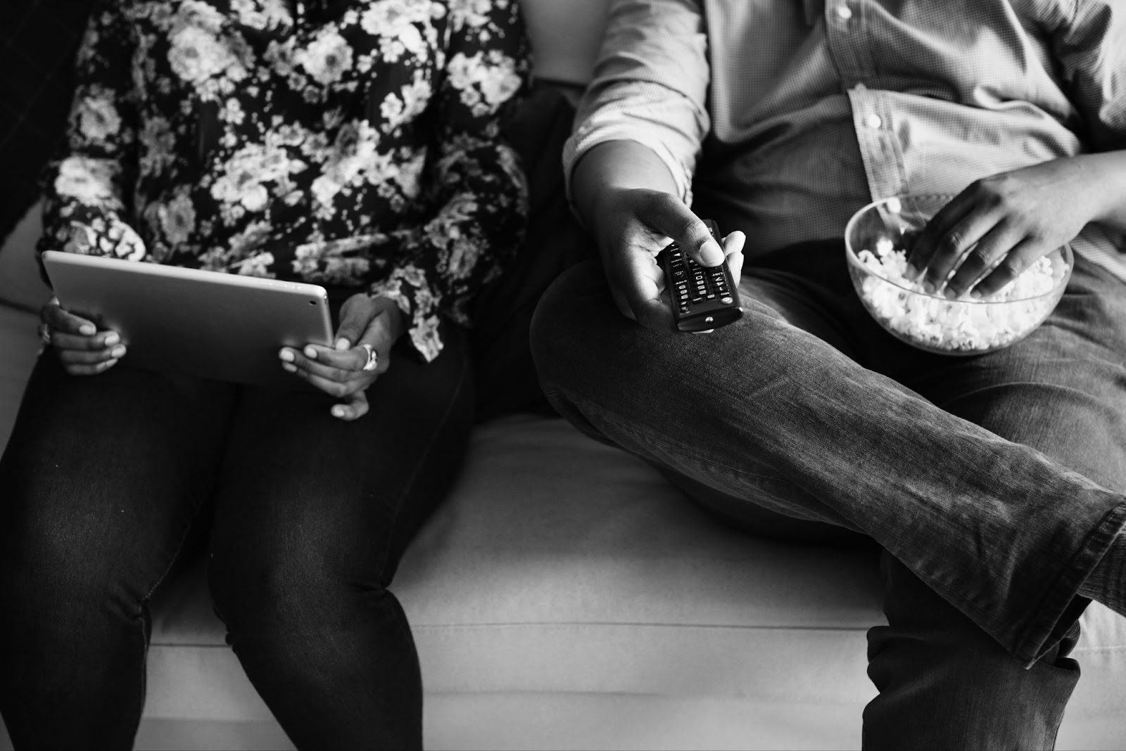 Человек в состоянии эмоционального шока после предательства
