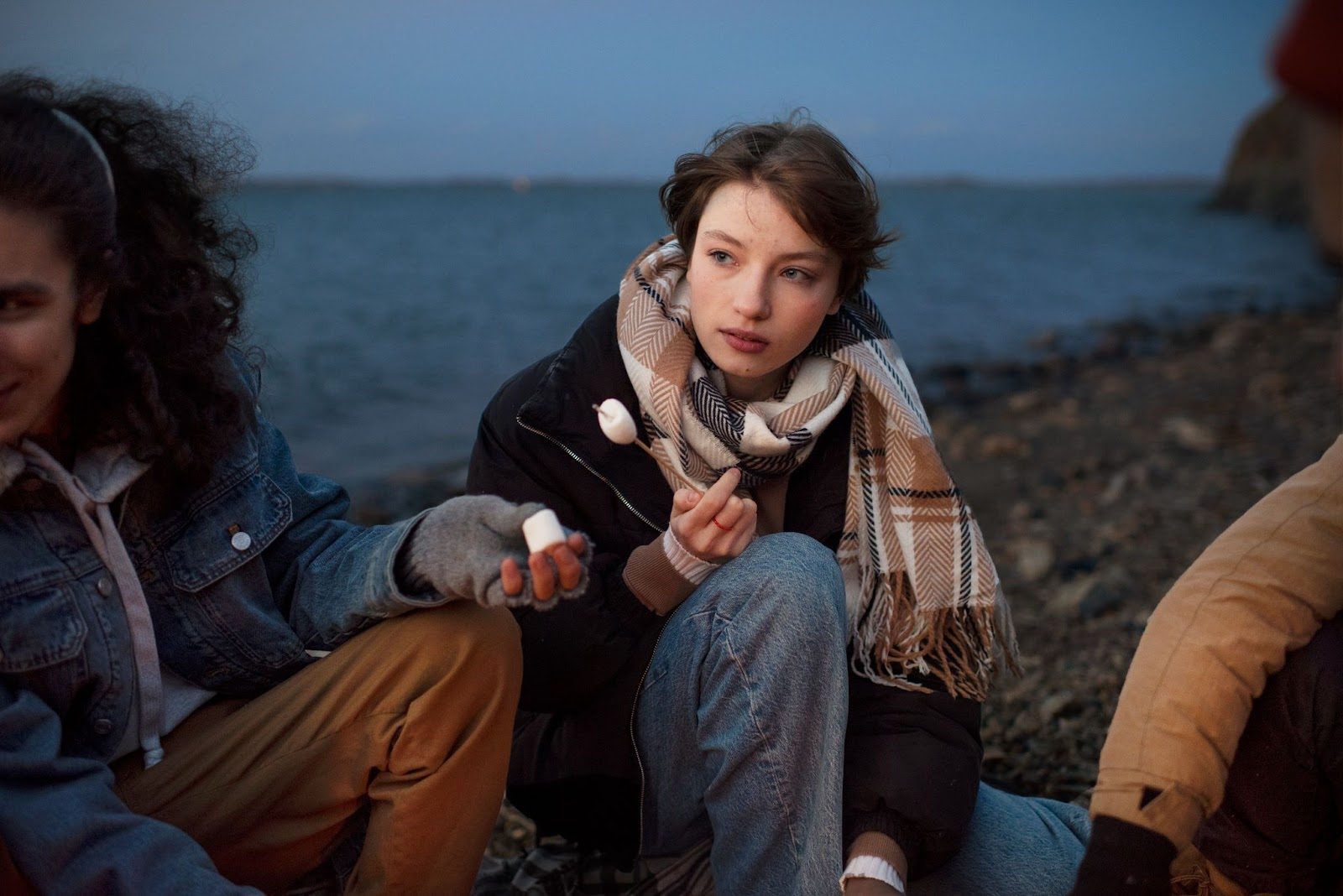 Человек в состоянии эмоционального шока после предательства
