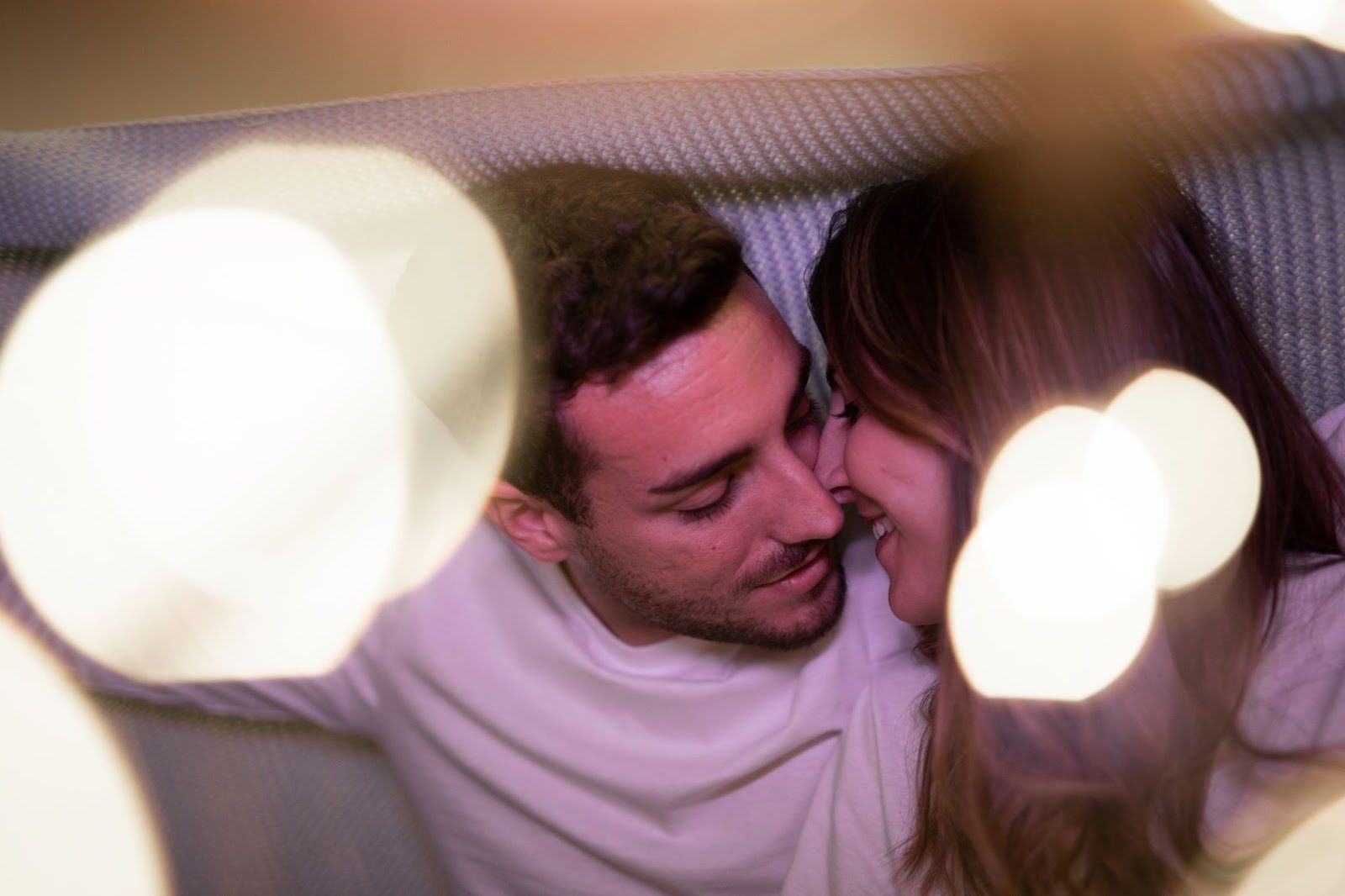 Пара в откровенном разговоре о своих границах и комфорте