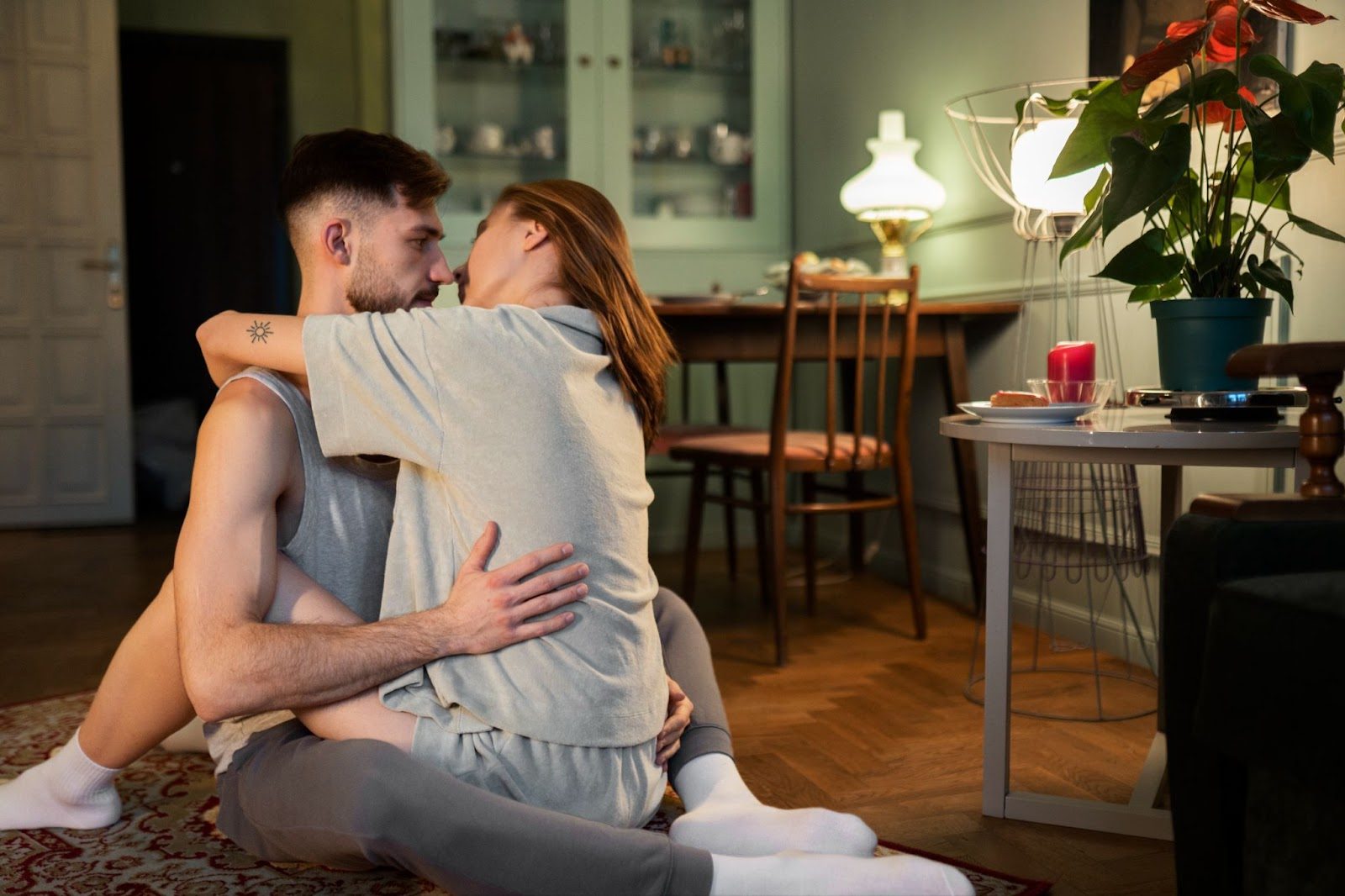 Пара в откровенном разговоре о своих границах и комфорте