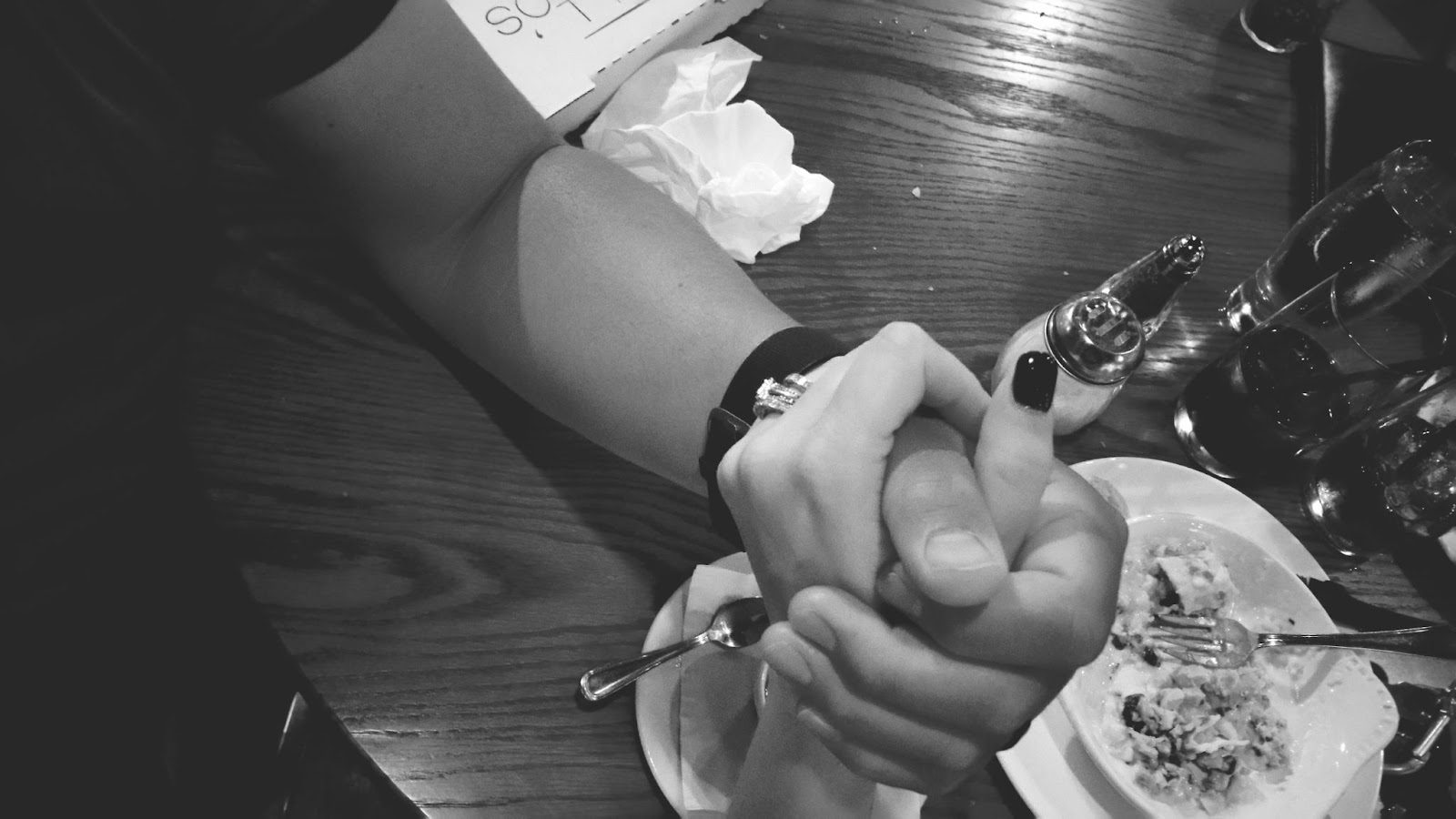 Пара в откровенном разговоре о своих границах и комфорте