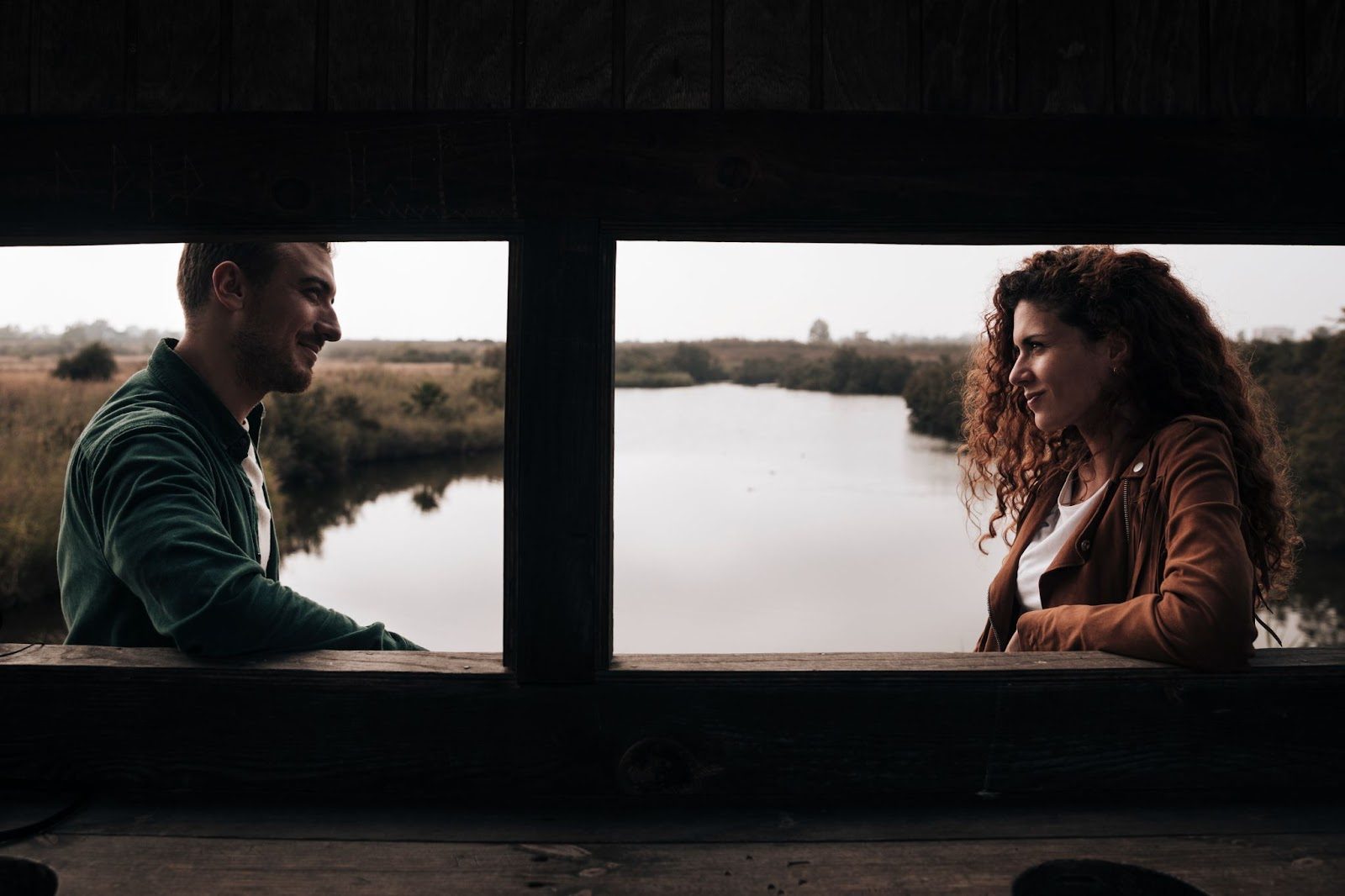 Пара обсуждает правила паузы в отношениях перед временным расставанием