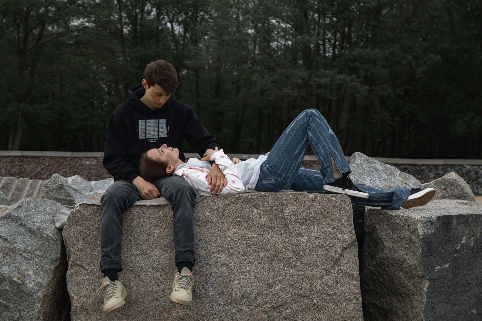 парень и девушка на свидании