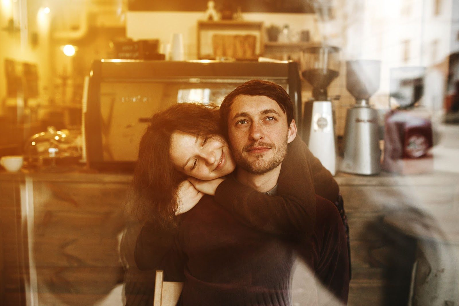 парень и девушка в здоровых отношениях