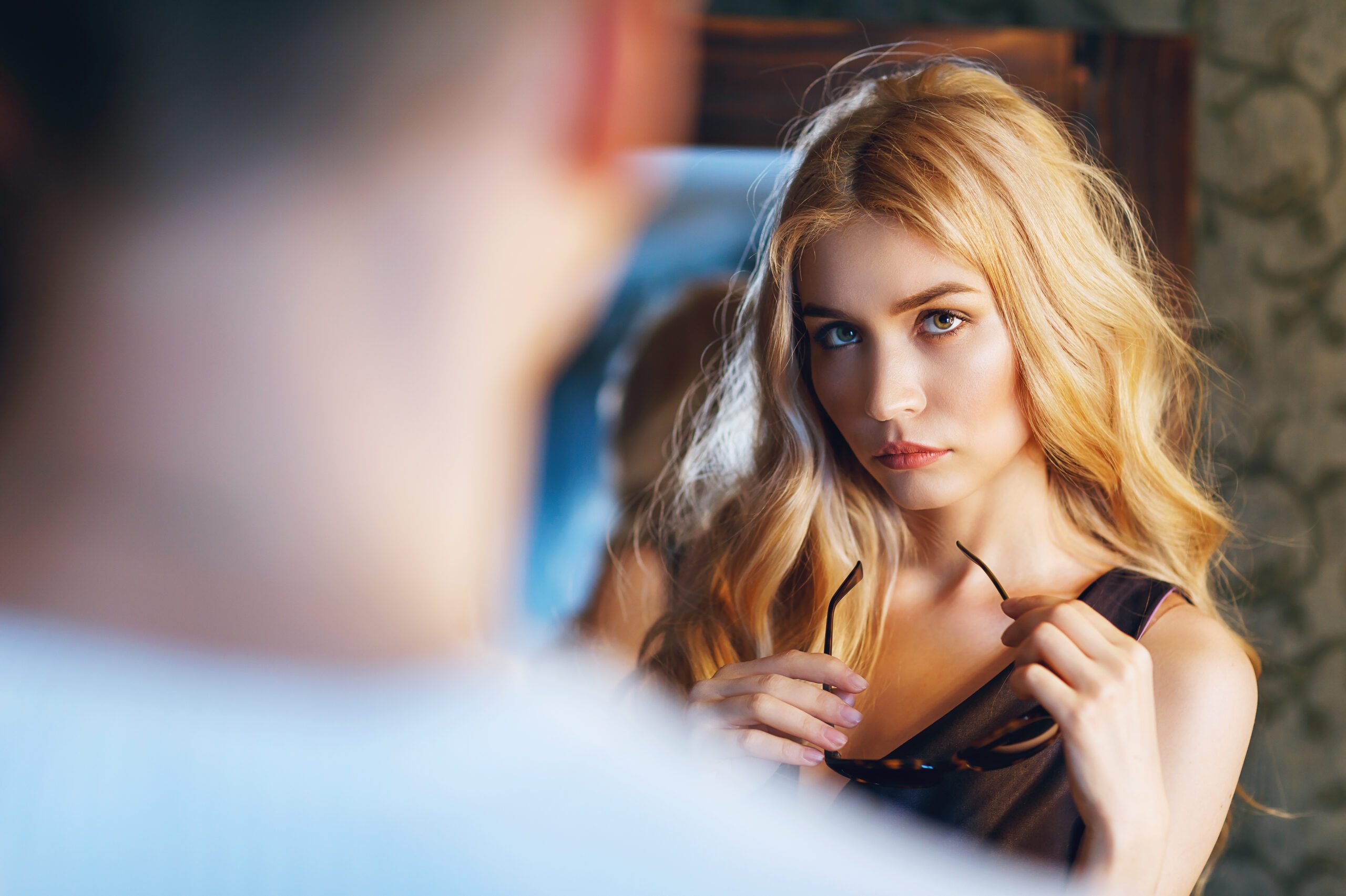 Не умею флиртовать, как начать разговор с парнем?