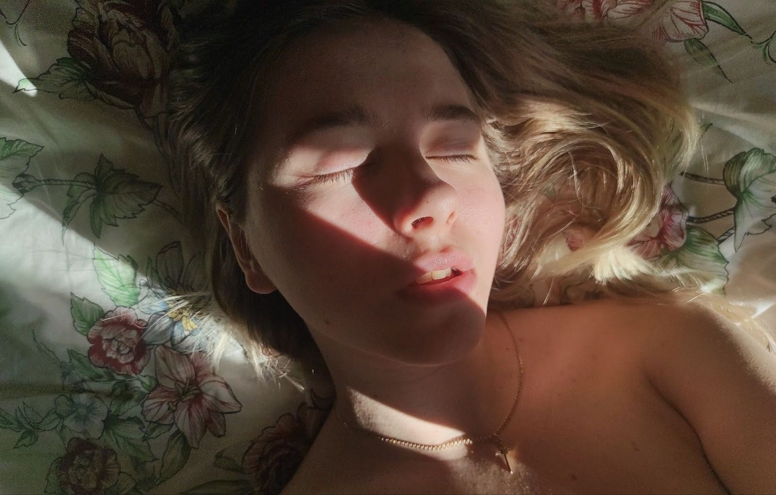 Правильное положение головы и шеи при глубоком минете без травм