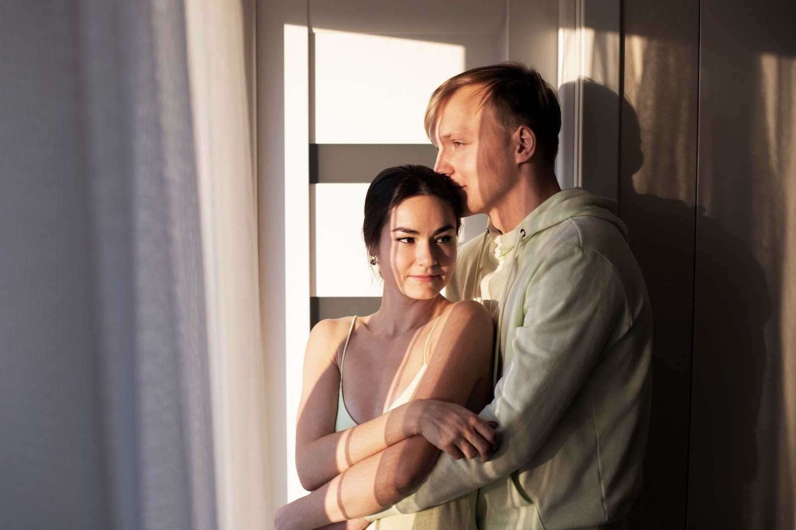 Семейная пара обсуждает правила открытого брака