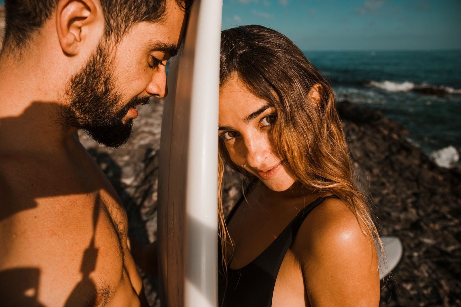 Краткосрочная любовь и страсть в отпуске на тропическом курорте