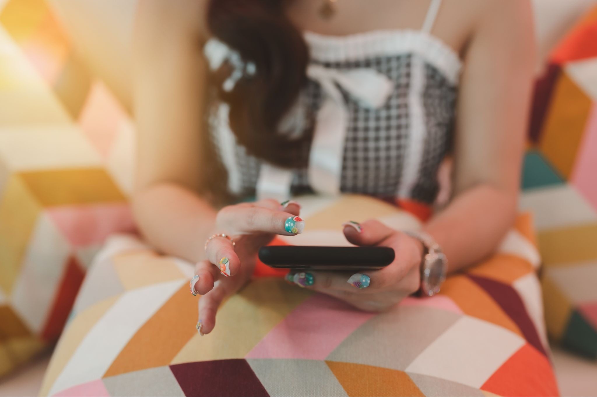 Диалог в мессенджере где парень переводит переписку с девушкой в приглашение на свидание