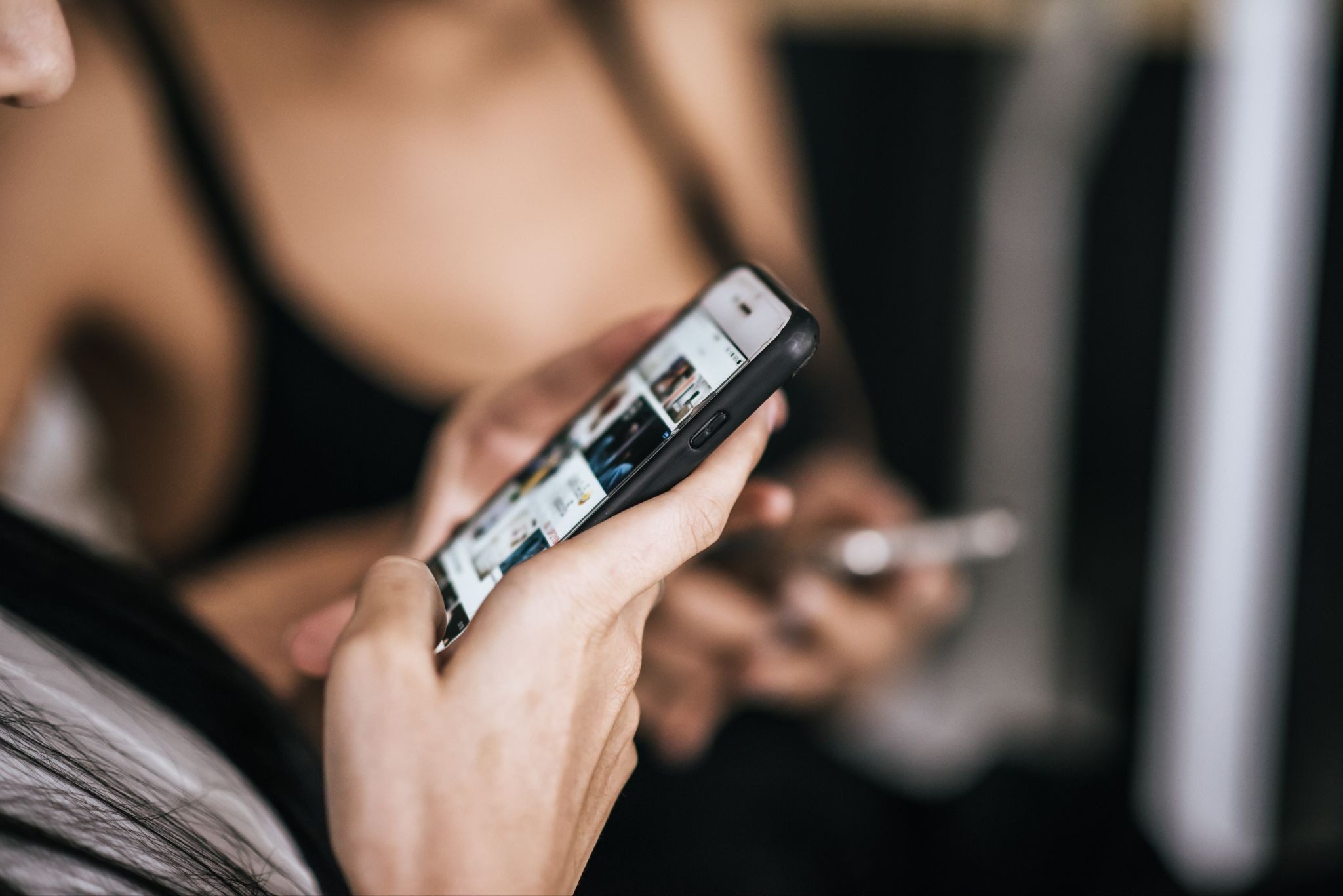 Интерфейс приложения ВК Знакомства с анкетами пользователей