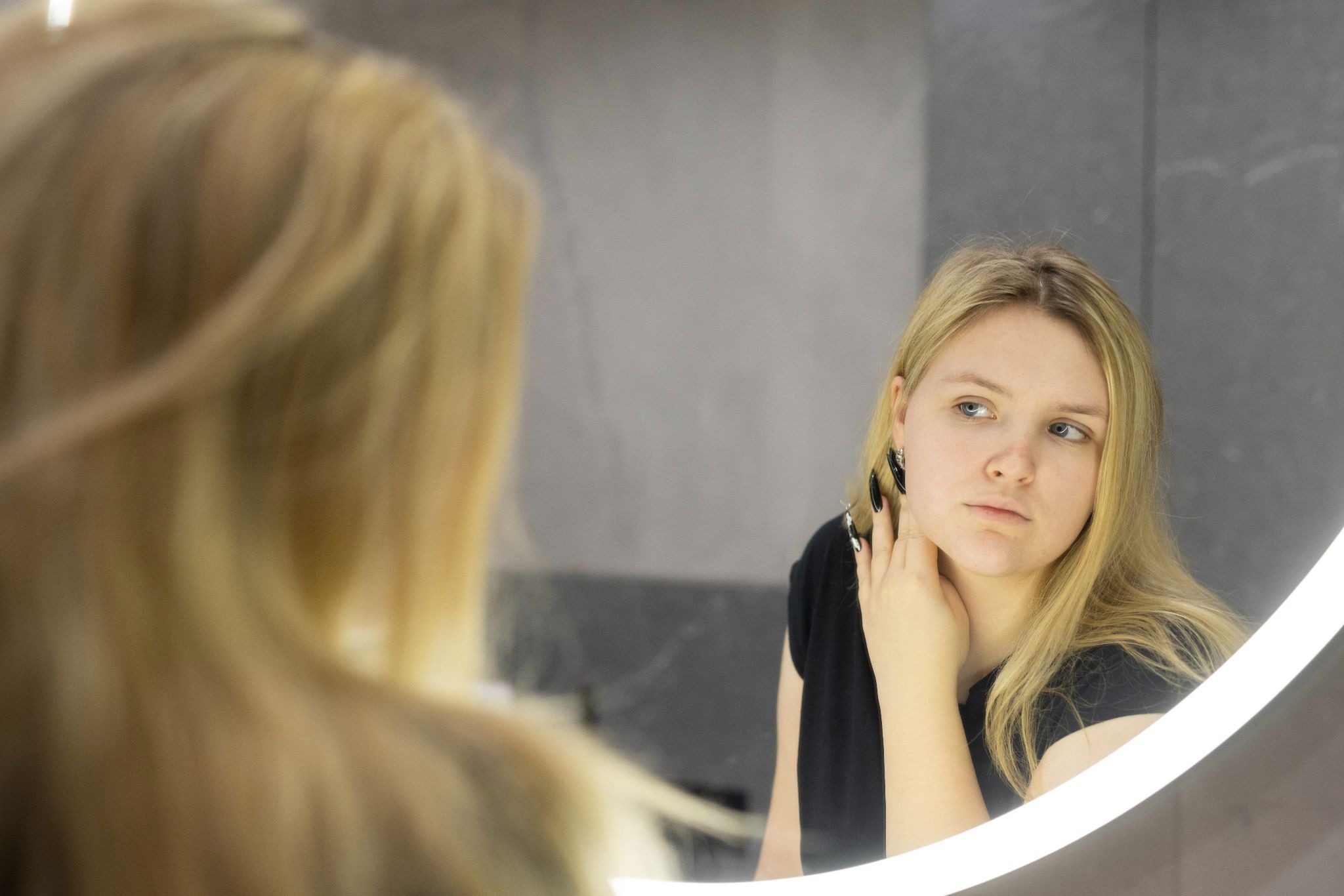 Девушка с низкой самооценкой отказывает привлекательному парню