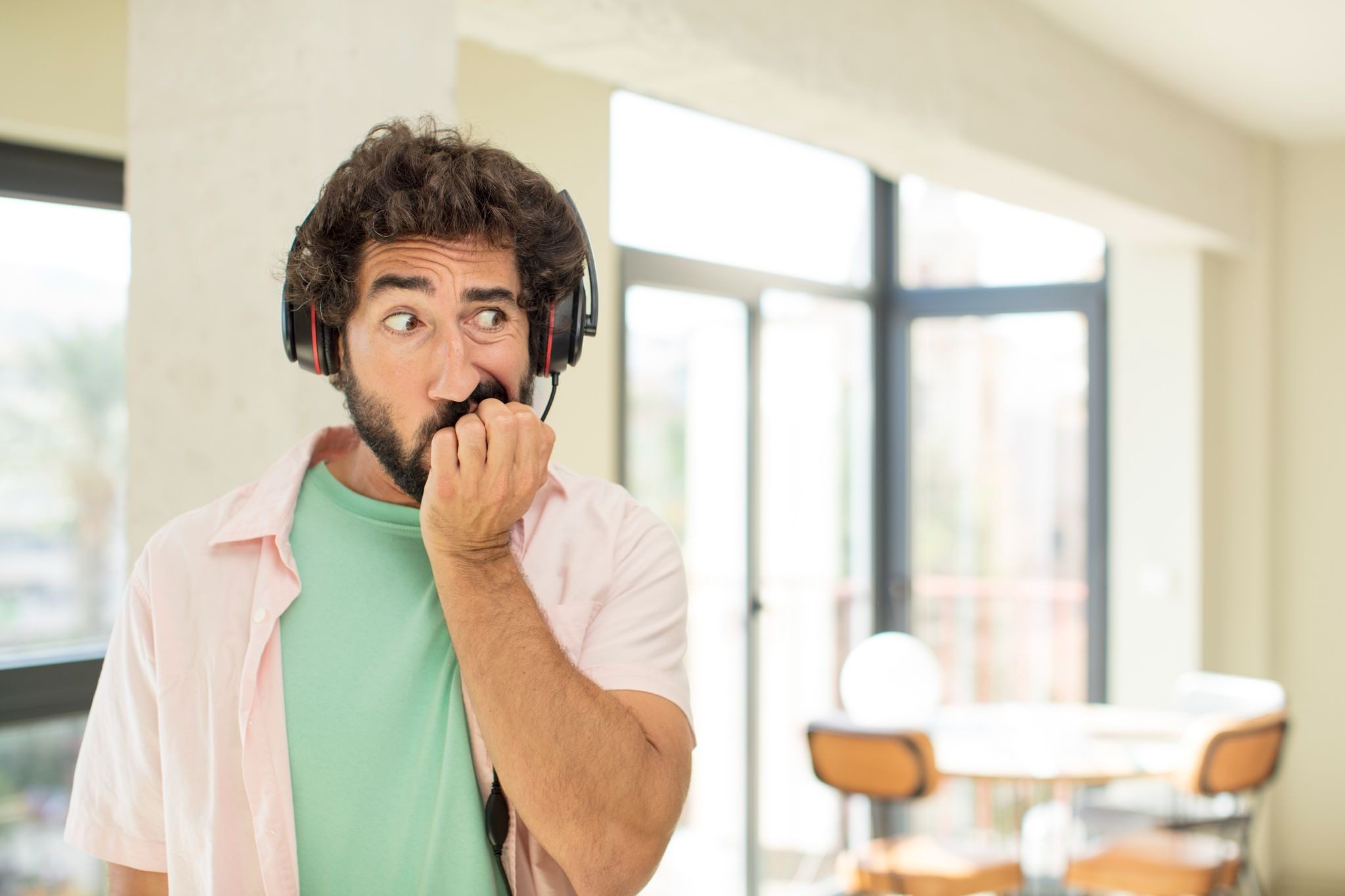 Парень не пишет первым в приложении для знакомств