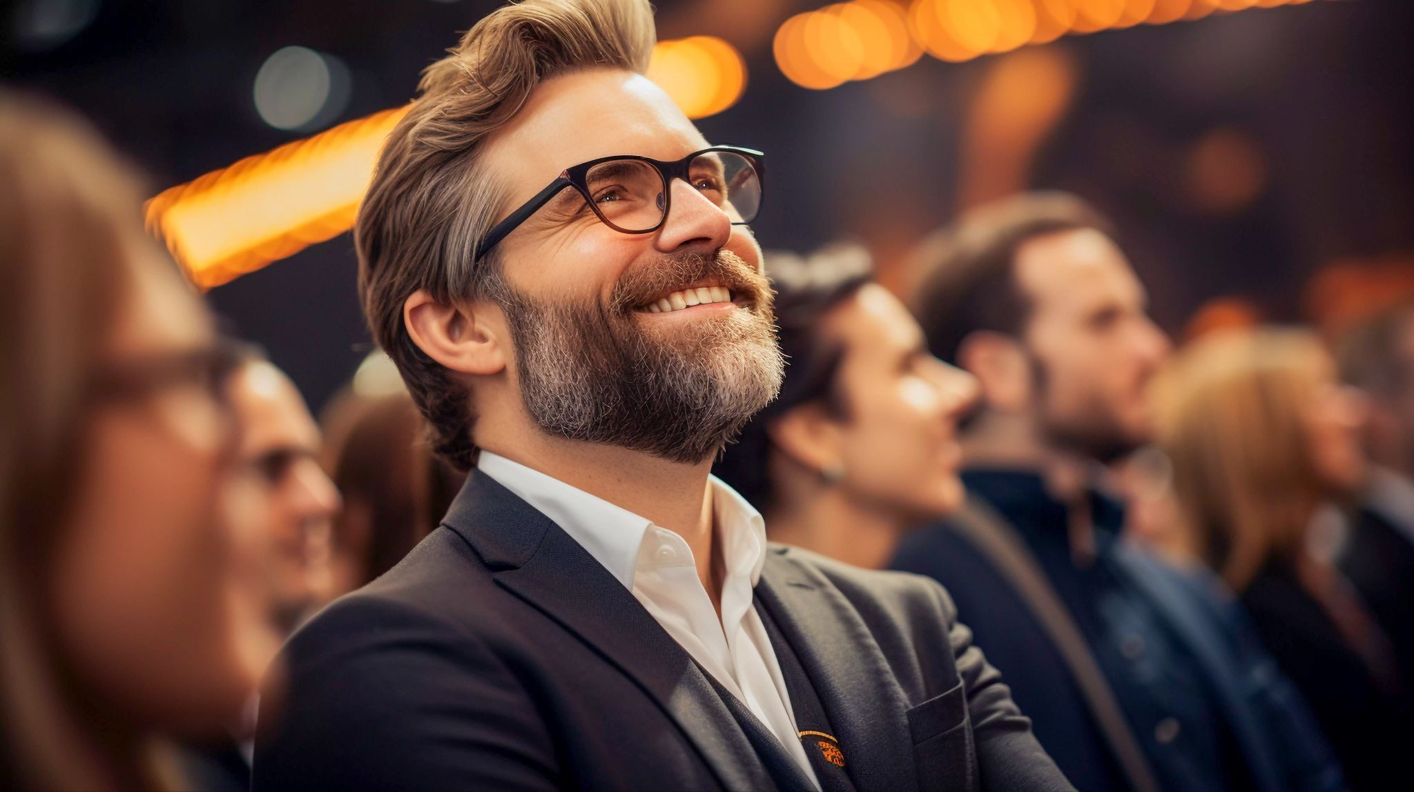 стильный мужчина в деловом районе москвы