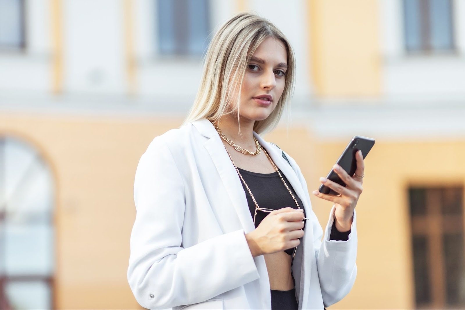 переписка в приложении знакомств на телефоне